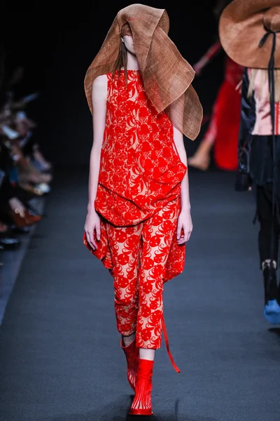Look 18
